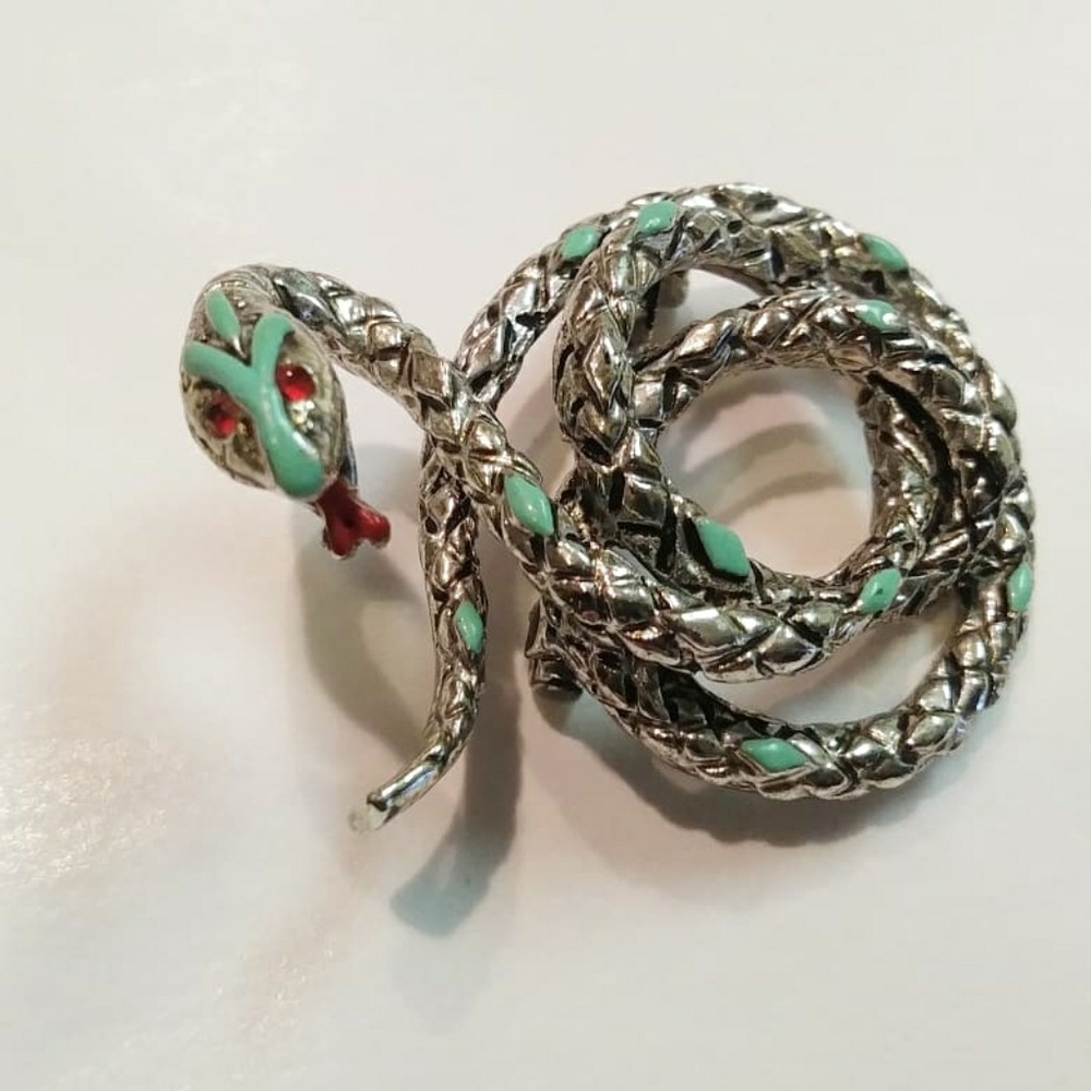 SOLD Vintage 🐍 snake brooch rhinestone eyes silver pin - Picture 2 of 6